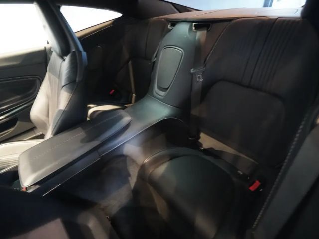 Aston Martin DB11 V8