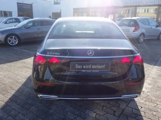 Mercedes-Benz E 220 AVANTGARDE E 220 d Sedan