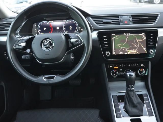 Skoda Superb Superb Kombi 2,0 TDI DSG LED AHV VIRTUAL NAVI 1.Be