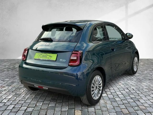 Fiat 500e Action