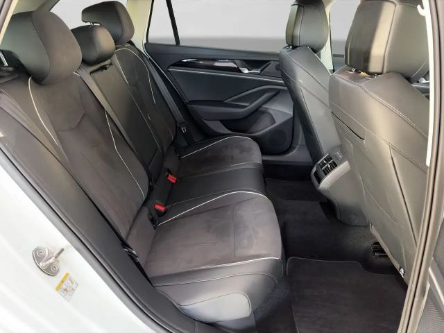 Volkswagen Passat 1.5 eTSI Business DSG Variant