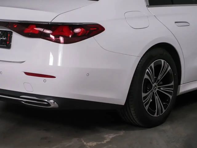 Mercedes-Benz E 200 4MATIC AVANTGARDE Sedan