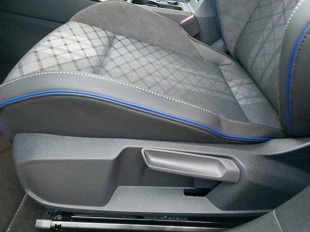 Volkswagen Golf 1.5 eTSI R-Line