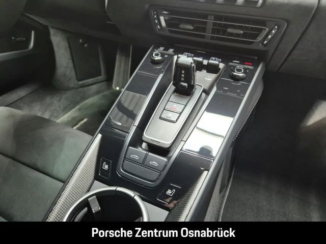 Porsche 992 4 Coupé GTS Targa