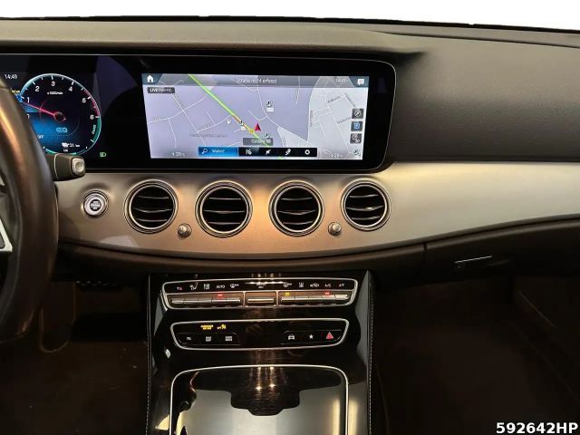 Mercedes-Benz E 300 AVANTGARDE Estate