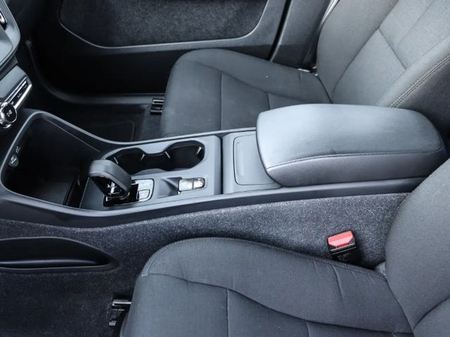 Volvo XC40 Essential 2WD Digitales Cockpit Soundsystem LED Sp