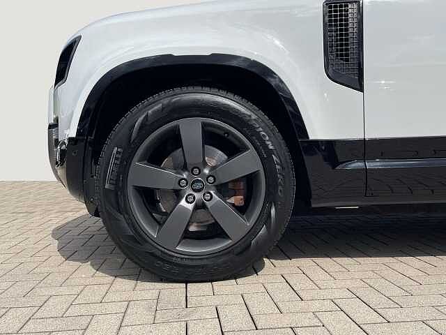 Land Rover Defender 110 Dynamic SE