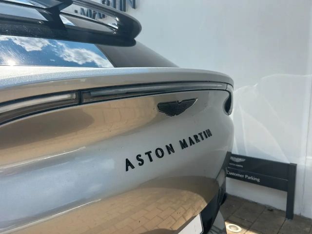 Aston Martin DBX V8