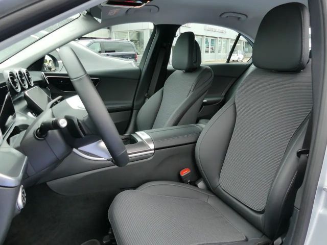 Mercedes-Benz C 200 AVANTGARDE Sedan