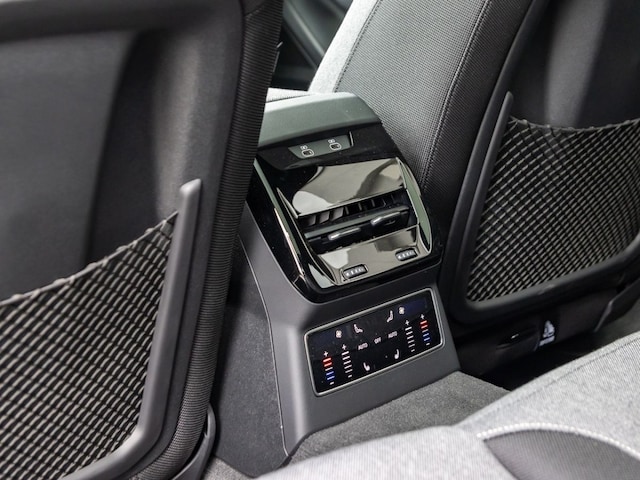 Audi A6 Avant Quattro S-Tronic