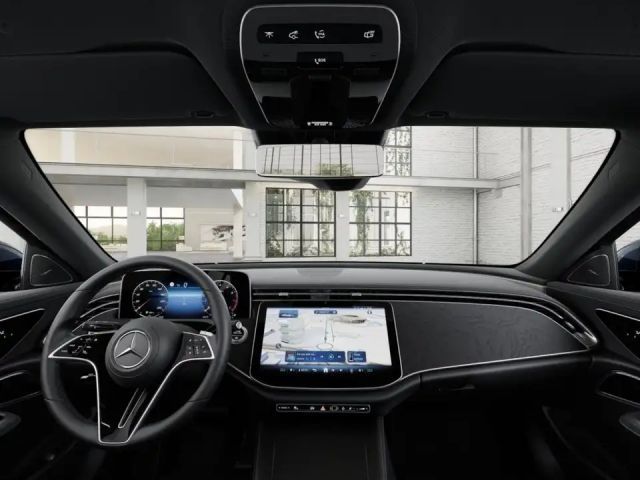 Mercedes-Benz E 200 4MATIC AVANTGARDE Sedan