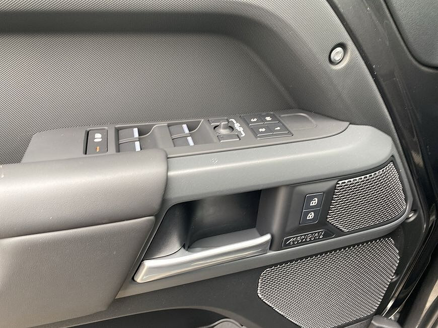 Land Rover Defender 110