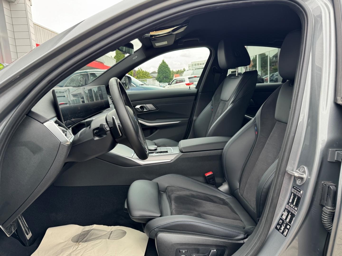 BMW 320 320d M-Sport Sedan xDrive