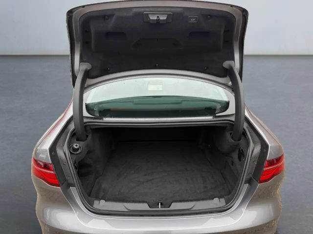 Jaguar XE AWD D200 SE