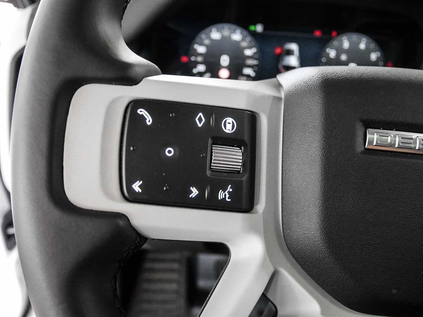 Land Rover Defender 110 Dynamic SE