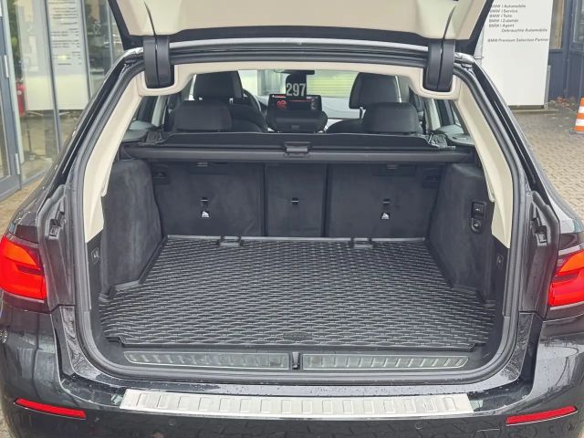 BMW 530 530i Luxury Line Touring xDrive