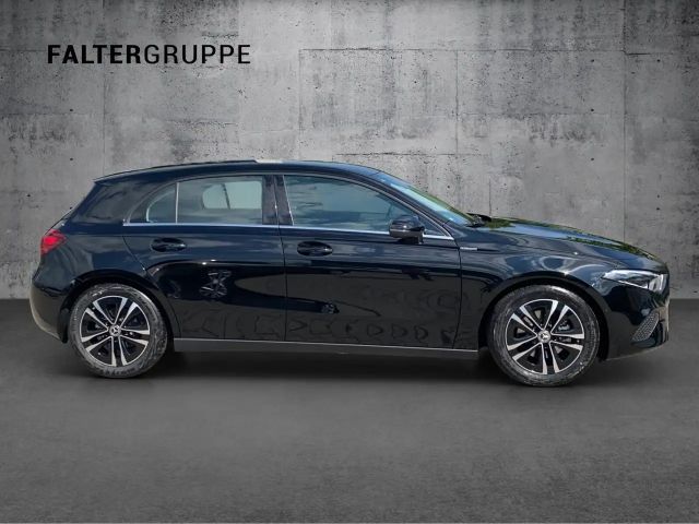 Mercedes-Benz A 180 A 180 KAMERA+TEMPO+MBUX+SPUR/BREMS+NAVI+LED+SHZ