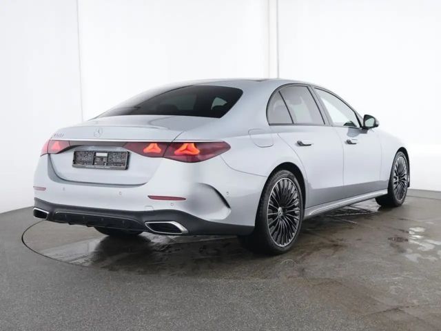 Mercedes-Benz E 220 AMG Line E 220 d Sedan