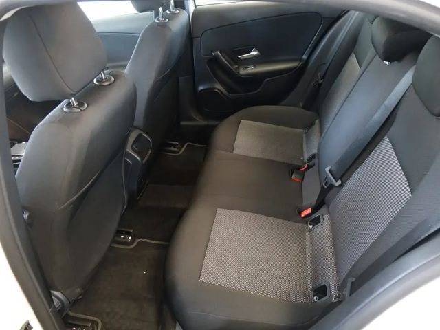 Mercedes-Benz A 200 A 200 Automatik +Navi+PDC+SHZ+Carplay+Android+Temp