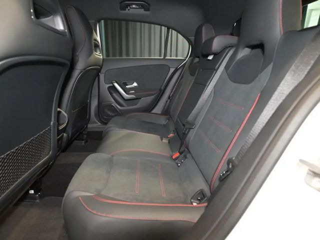 Mercedes-Benz A 250 4MATIC AMG Line
