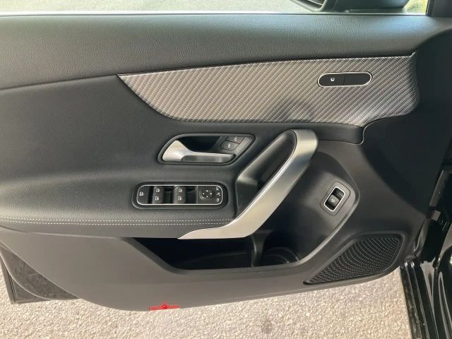 Mercedes-Benz A 180 A 180 d