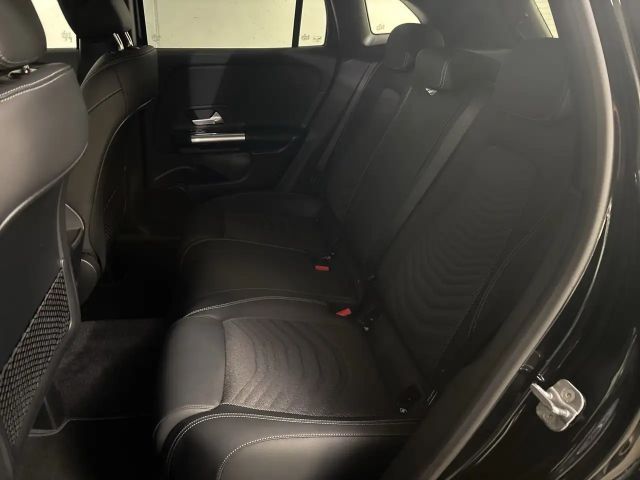 Mercedes-Benz GLA 200 4MATIC GLA 200 d