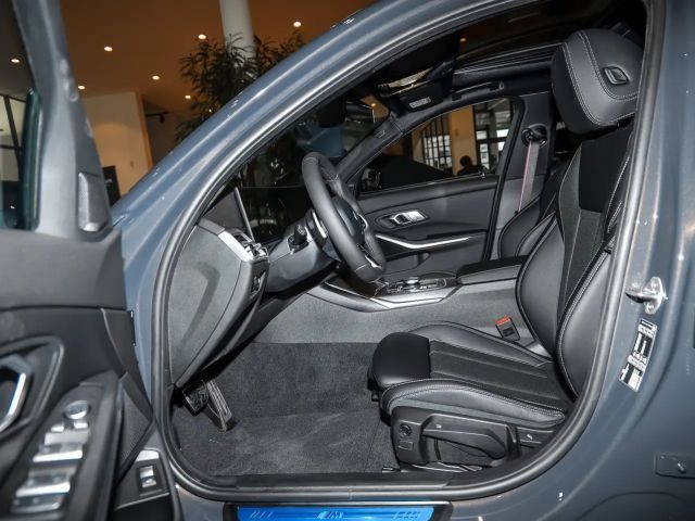 BMW 320 320i M-Sport Sedan