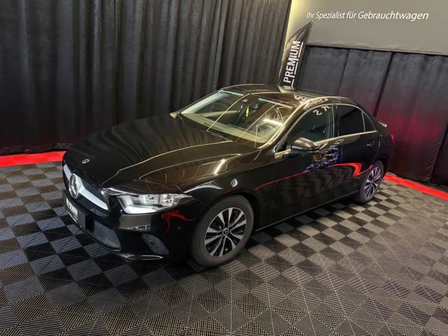 Mercedes-Benz A 180 A 180 d