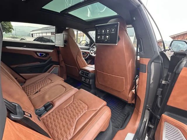 Lamborghini Urus AWD