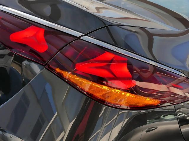 Mercedes-Benz E 200 AVANTGARDE Sedan