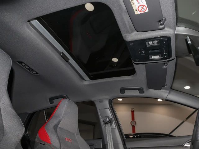 Volkswagen Golf DSG GTI Style