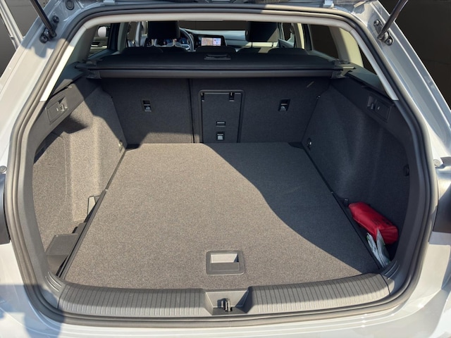 Volkswagen Golf 1.5 eTSI DSG Variant