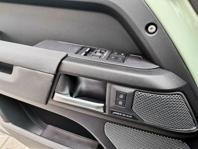 Land Rover Defender 90 D300