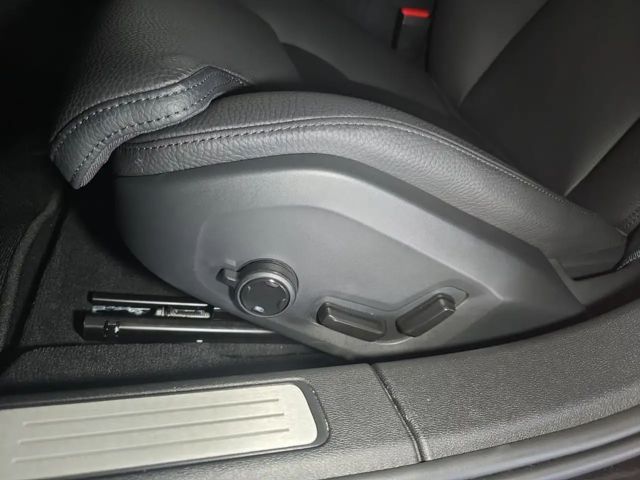 Volvo V60 AWD Dark Hybrid Plus T6