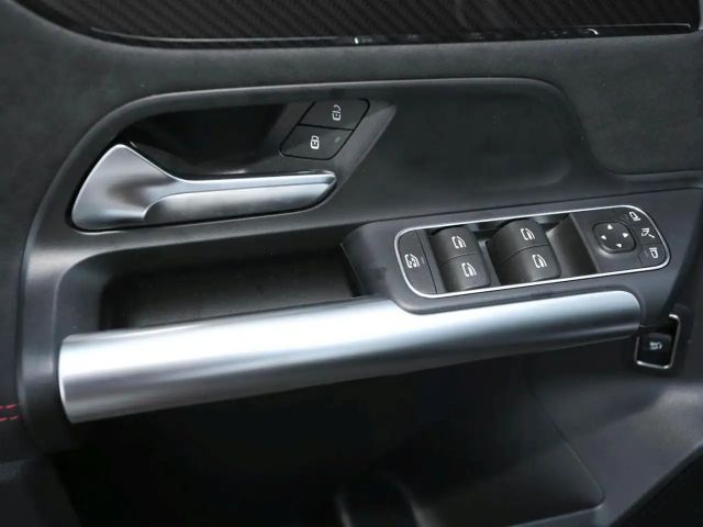 Mercedes-Benz GLA 200 AMG Line