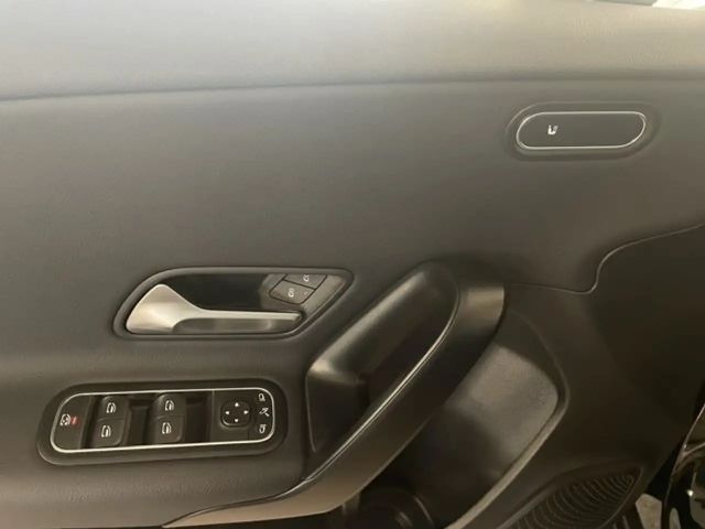 Mercedes-Benz A 180 A 180 d