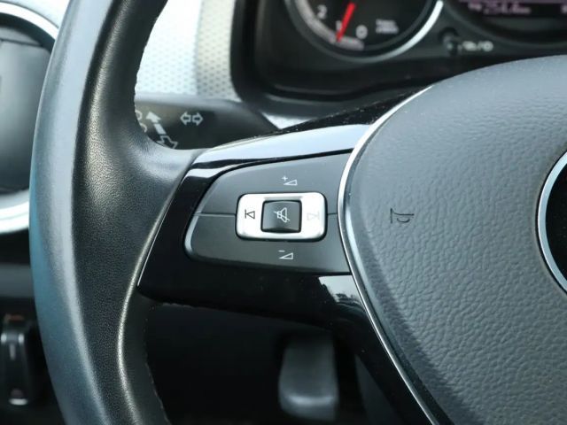 Volkswagen up! Active