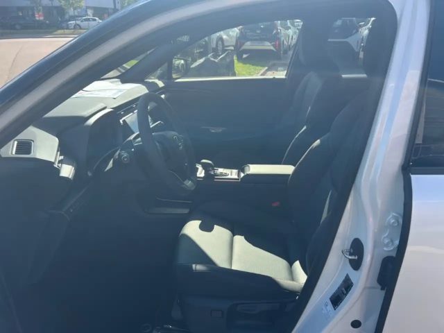 Lexus LBX E-Four Emotion