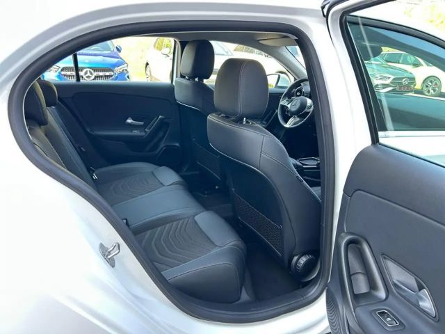 Mercedes-Benz A 180 MBUX+Wide+AHK+Cam+Navi+AUT+SHZ