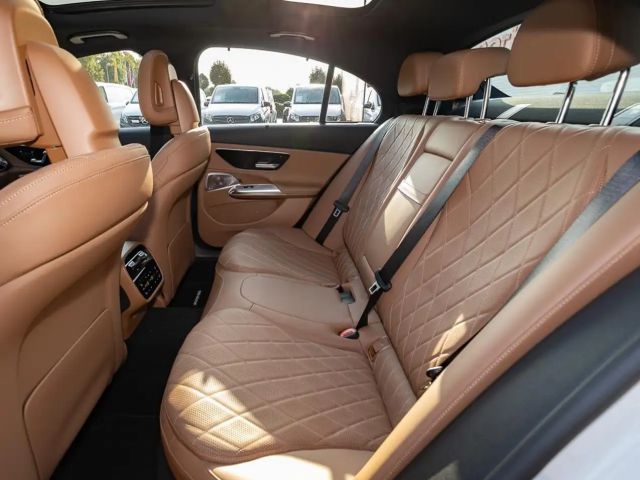 Mercedes-Benz E 200 Sedan