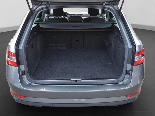 Skoda Superb Ambition Combi iV