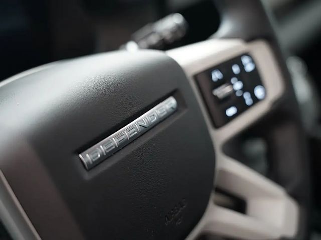 Land Rover Defender P400e