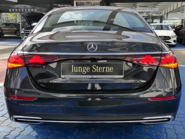 Mercedes-Benz E 200 AVANTGARDE Sedan