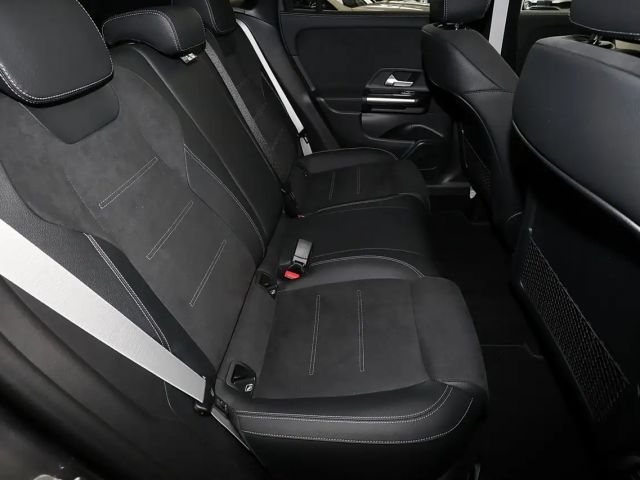 Mercedes-Benz GLA 200 AMG Line