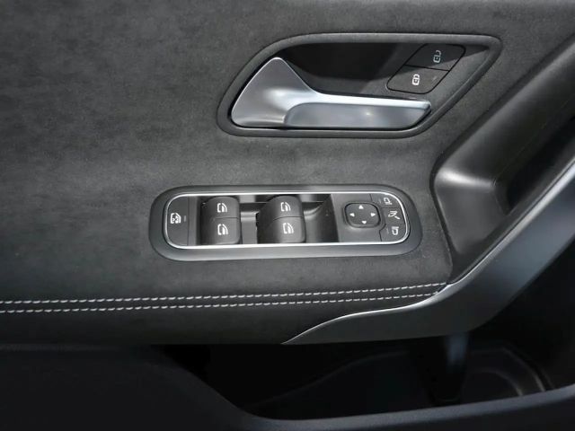 Mercedes-Benz CLA 200 AMG Line Coupé