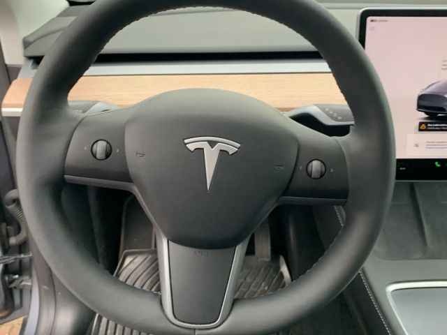 Tesla Model Y AWD Long Range