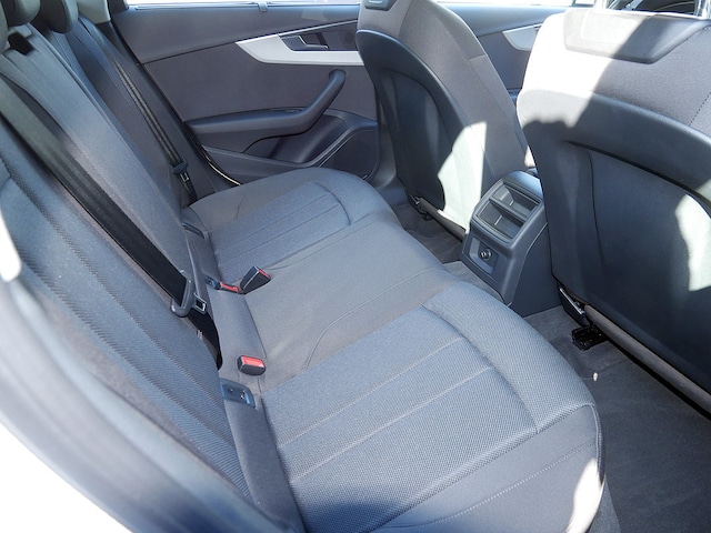 Audi A4 40 TFSI Avant S-Tronic