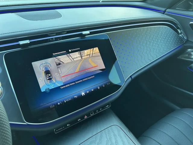 Mercedes-Benz E 220 AMG Line E 220 d Sedan