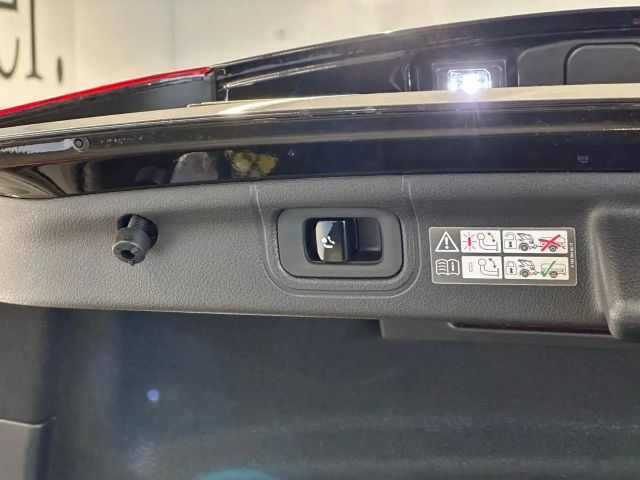 Mercedes-Benz C 200 4MATIC Sedan