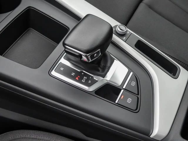 Audi A4 40 TFSI Quattro Sedan